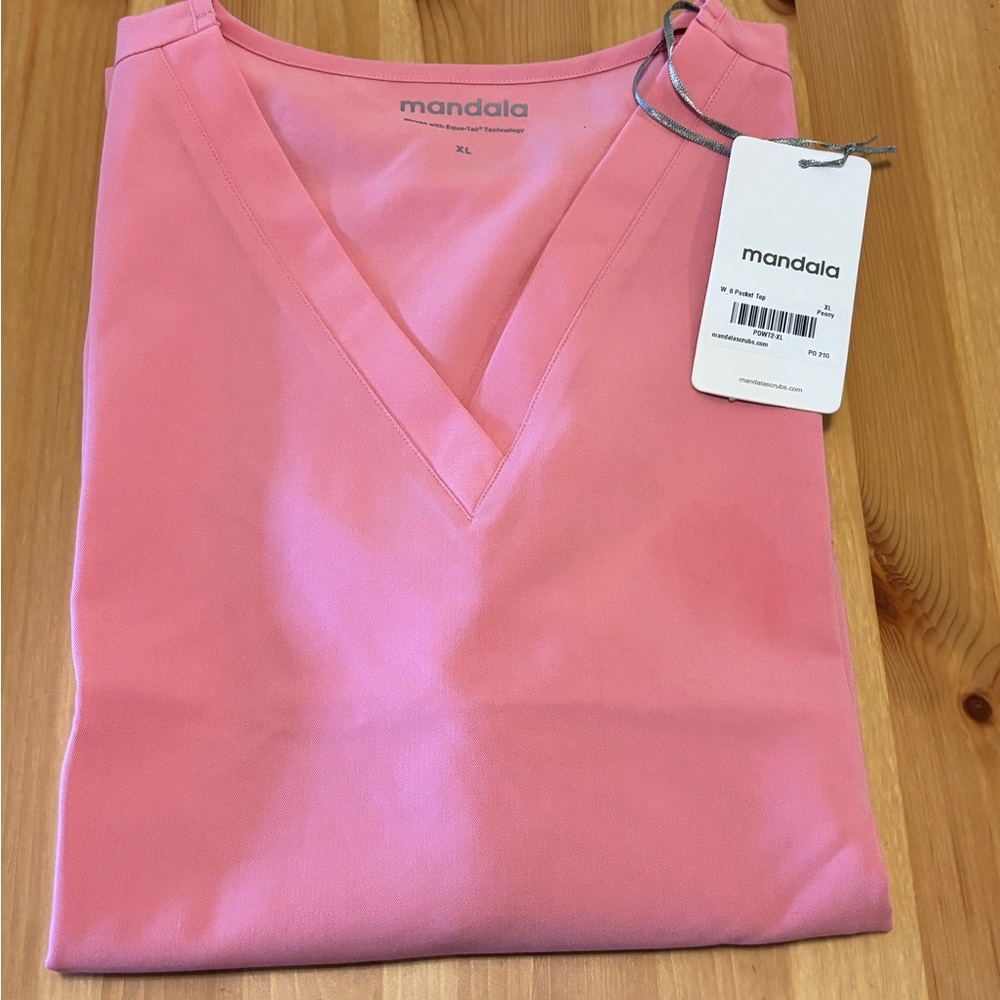 Mandala Scrubs 6 Pocket Top Cloud Peony